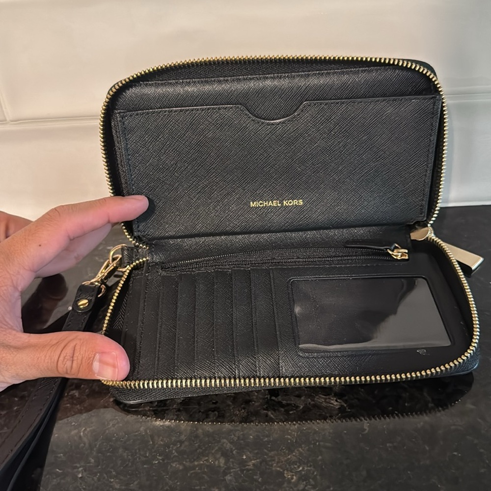 Michael Kors Wallet - Picture 3 of 3